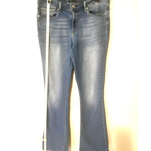 Women’s (E) Signature Levi Strauss Blue Jeans Size 14.